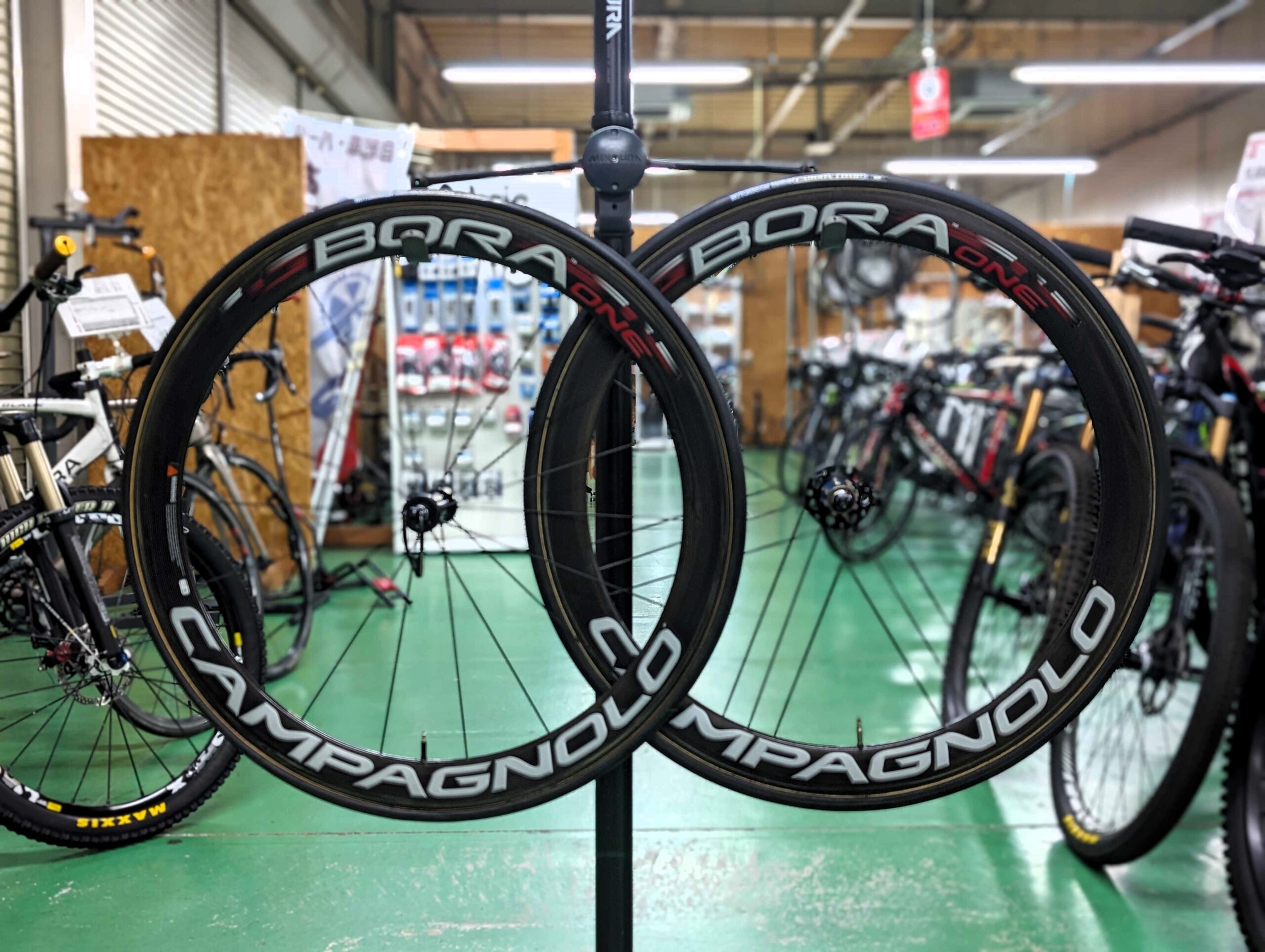 Mavic R-SYS SLR クリンチャー カーボンスポーク カンパニョーロ Mavic R-SYS SLR クリンチャー カーボンスポーク カンパニョーロ Mavic