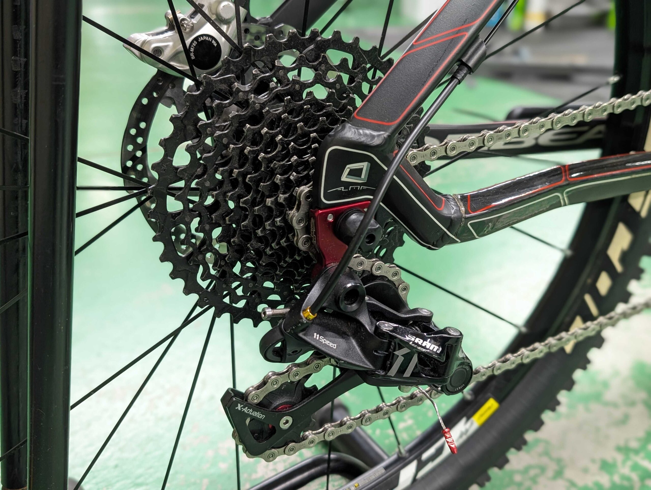 宇都宮店商品紹介】黒x赤がイカす カスタムMTB！ | ロードバイク
