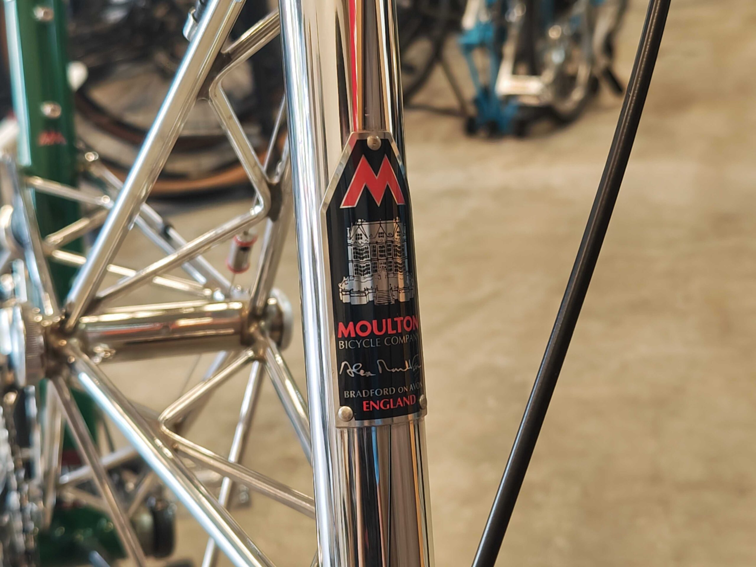 熊谷本店入荷情報】お値段なんと2○○万！？お城製ALEX MOULTON入荷