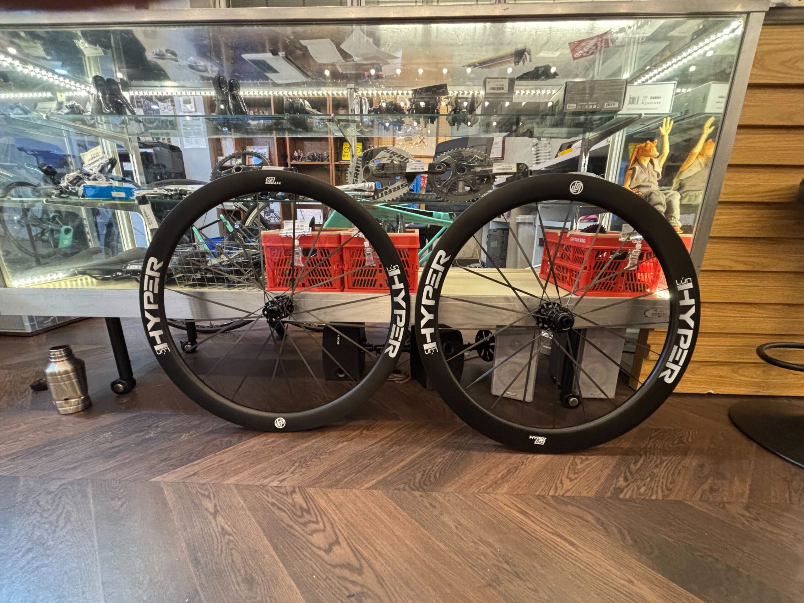 浦和ベース新入荷情報】カーボンスポーク搭載の人気モデル、LUN HYPER