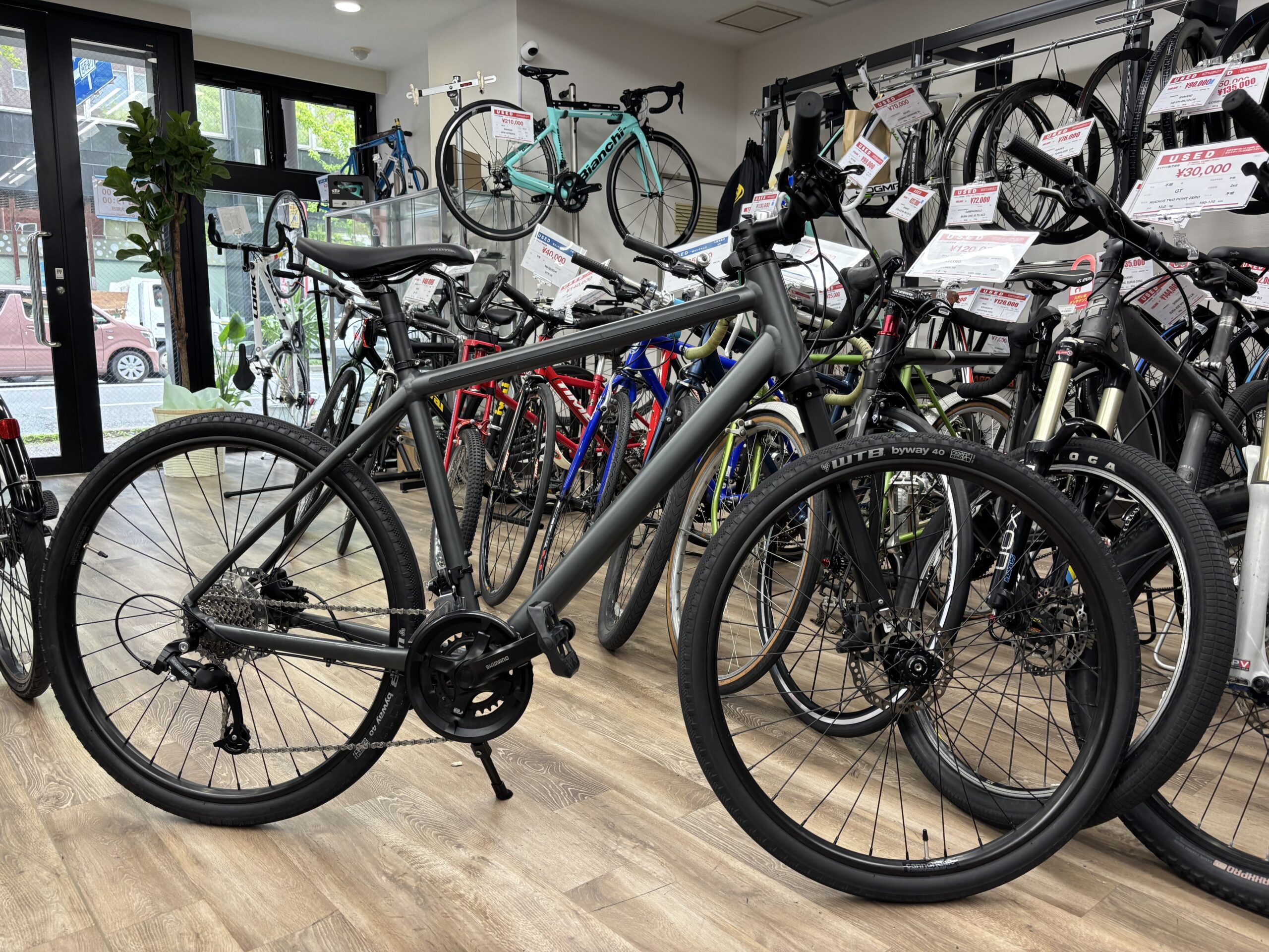福岡店最新入荷情報】カッコイイ大人のクロスバイク CANNONDALE